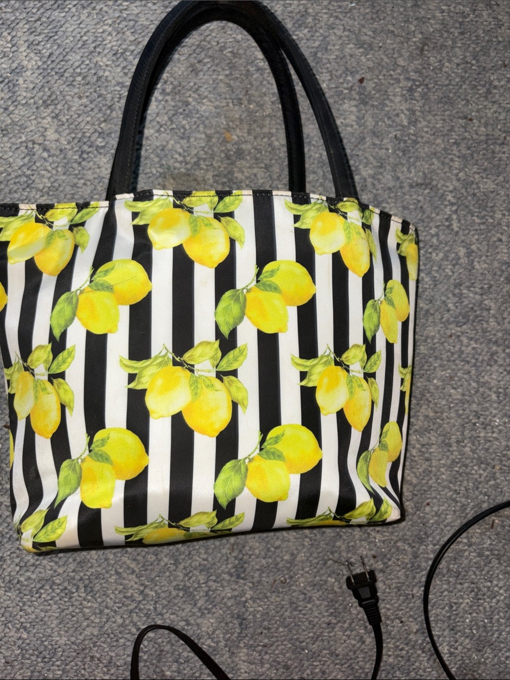Betsey Johnson Lemon Lunch Tote, insulated; Zip closure**LEMONADE STAND**